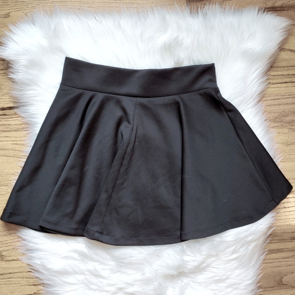 Forever 21 flared black sexy skirt